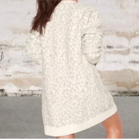 Victoria secret sweater - Picture 6 of 6